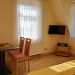 Konukevi Am Elberadweg 3*