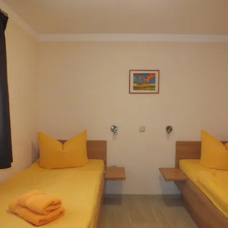 Am Elberadweg Guest house