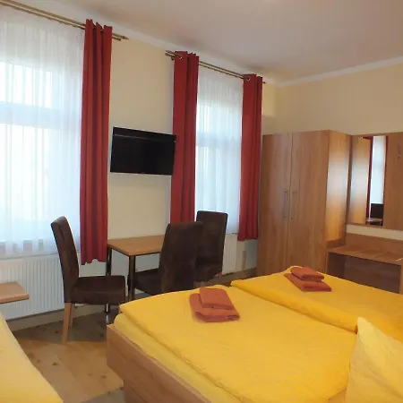 Am Elberadweg Guest house