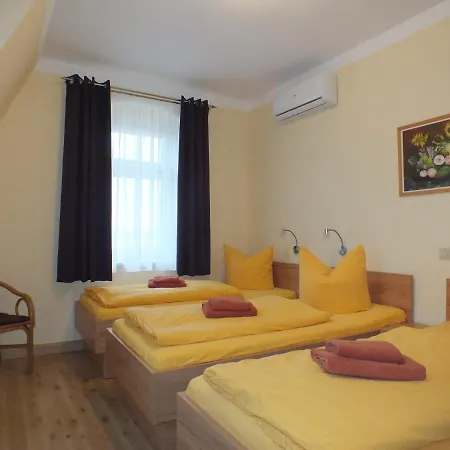 Am Elberadweg בית הארחה