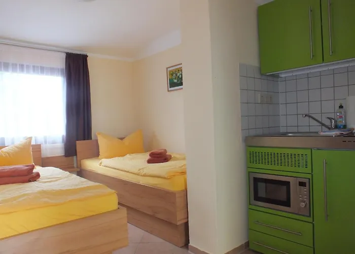 Am Elberadweg Guest house